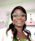 Dating Woman Cameroon to Douala : Mireille, 43 years